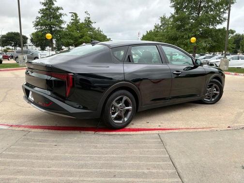 Aurora Black Pearl 2025 Kia K4 LXS