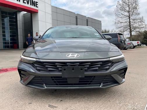 2025 Hyundai ELANTRA SEL