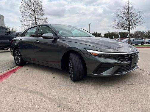 2025 Hyundai ELANTRA SEL