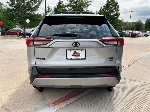 2025 Toyota RAV4 Hybrid SE