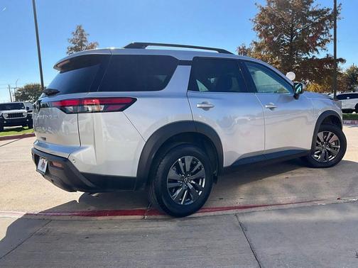 2025 Nissan Pathfinder SV FWD