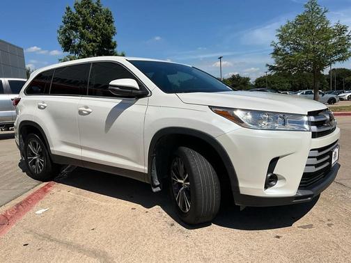 2019 Toyota Highlander LE I4