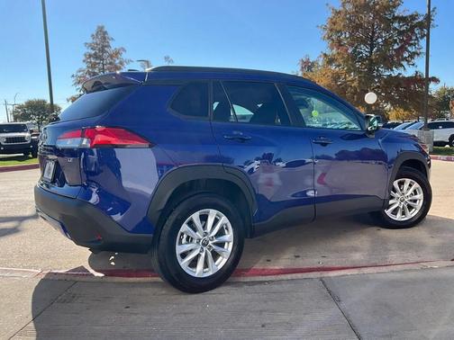 2025 Toyota Corolla Cross LE