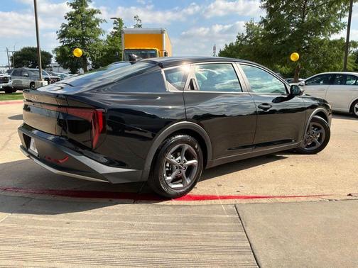 Aurora Black Pearl 2025 Kia K4 LXS