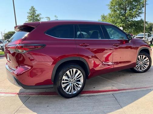 2024 Toyota Highlander Platinum