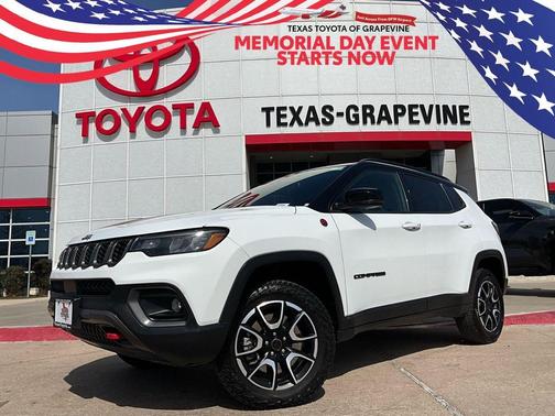 Bright White Clearcoat 2025 Jeep Compass Trailhawk