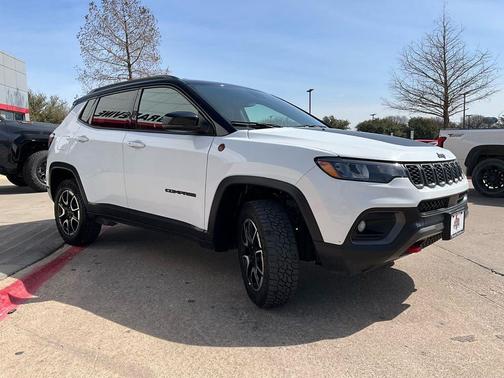 Bright White Clearcoat 2025 Jeep Compass Trailhawk