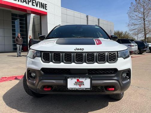 Bright White Clearcoat 2025 Jeep Compass Trailhawk