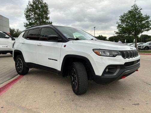 Bright White Clearcoat 2025 Jeep Compass Trailhawk