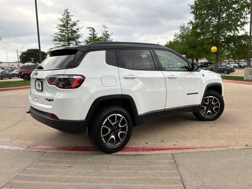 Bright White Clearcoat 2025 Jeep Compass Trailhawk