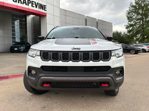 Bright White Clearcoat 2025 Jeep Compass Trailhawk