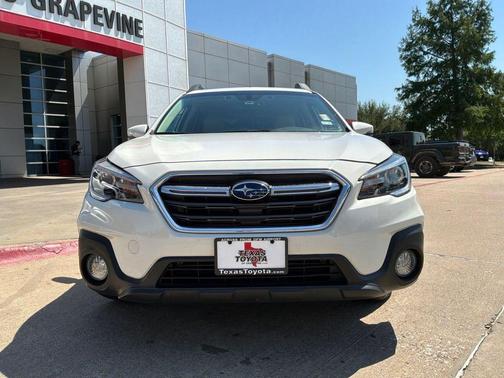 Crystal White Pearl 2018 Subaru Outback 2.5i Limited