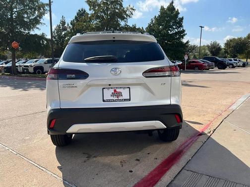 2026 Toyota Corolla Cross LE