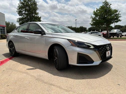 Brilliant Silver Metallic 2025 Nissan Altima SR FWD
