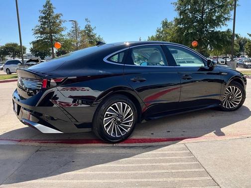 2024 Hyundai SONATA Hybrid SE