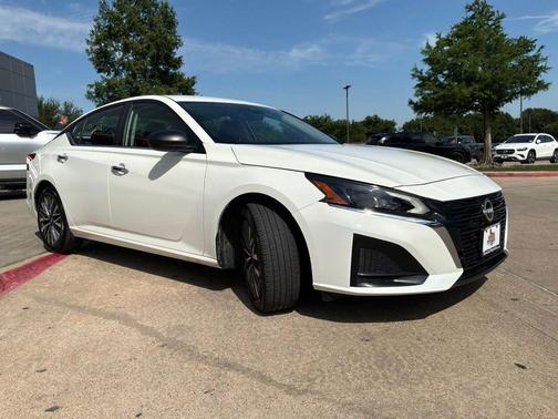 Glacier White 2025 Nissan Altima 2.5 SV