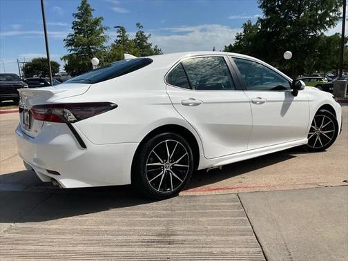 2024 Toyota Camry SE