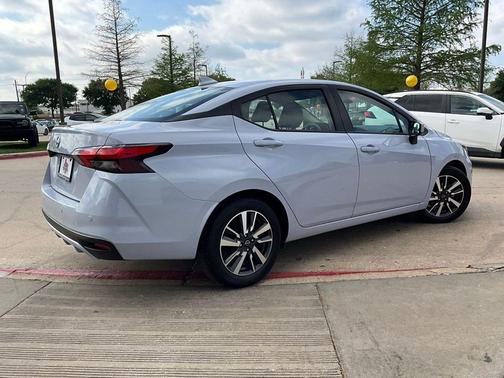 Gray Sky Pearl 2025 Nissan Versa 1.6 SV