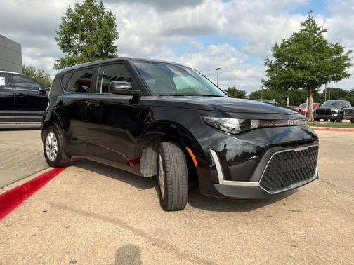 Fusion Black 2025 Kia Soul LX