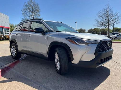 2025 Toyota Corolla Cross LE