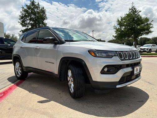 Silver Zynith Metallic Clearcoat 2025 Jeep Compass Limited