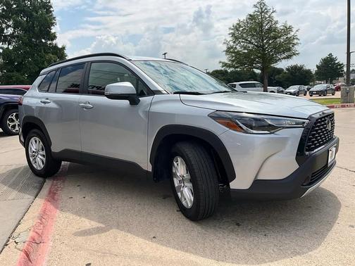 2024 Toyota Corolla Cross LE