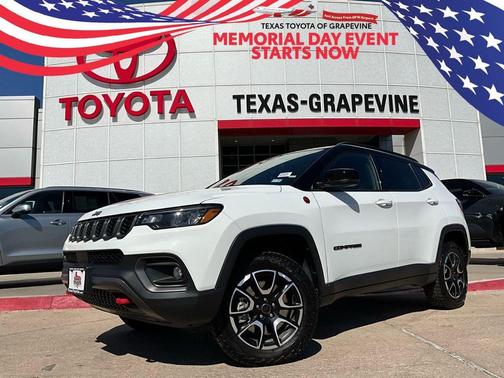 Bright White Clearcoat 2025 Jeep Compass Trailhawk