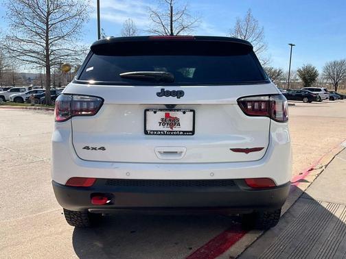 Bright White Clearcoat 2025 Jeep Compass Trailhawk