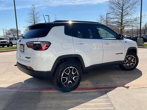 Bright White Clearcoat 2025 Jeep Compass Trailhawk