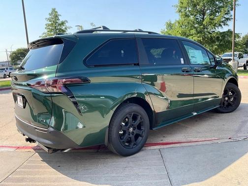 2025 Toyota Sienna Woodland Edition