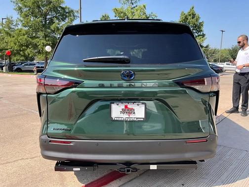 2025 Toyota Sienna Woodland Edition