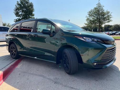 2025 Toyota Sienna Woodland Edition