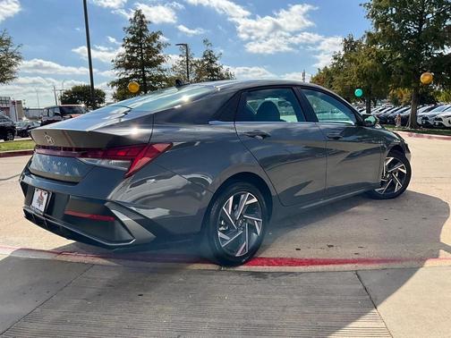 2025 Hyundai ELANTRA SEL