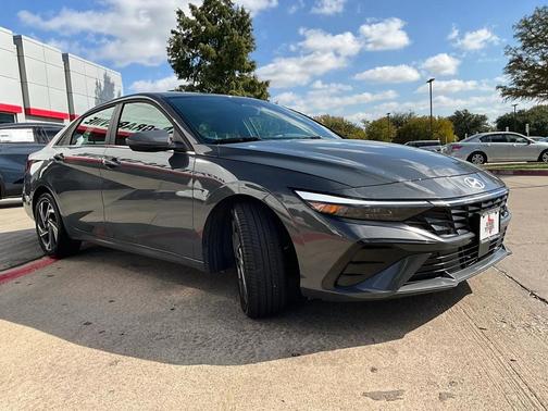 2025 Hyundai ELANTRA SEL