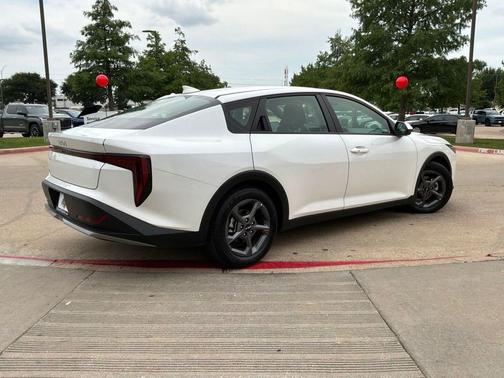 Snow White Pearl 2025 Kia K4 LXS