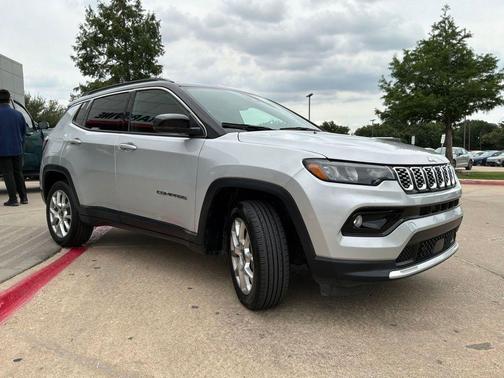 Silver Zynith Metallic Clearcoat 2025 Jeep Compass Limited