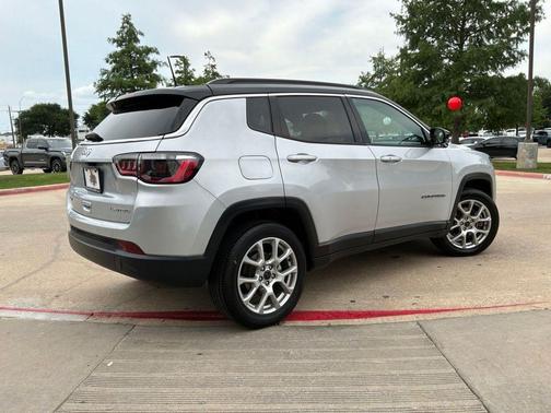 Silver Zynith Metallic Clearcoat 2025 Jeep Compass Limited