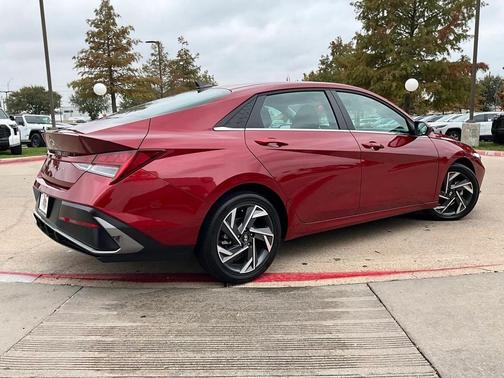 2025 Hyundai ELANTRA SEL