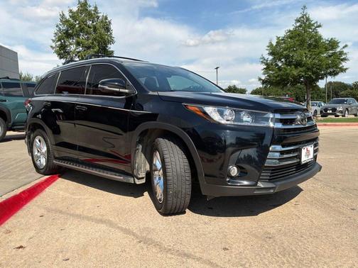 Midnight Black Metallic 2017 Toyota Highlander Limited