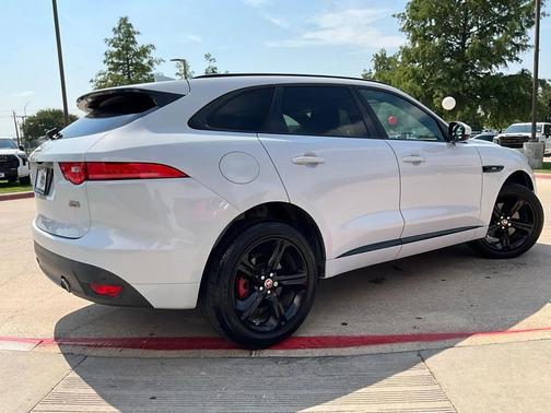2018 Jaguar F-PACE 30t R-Sport