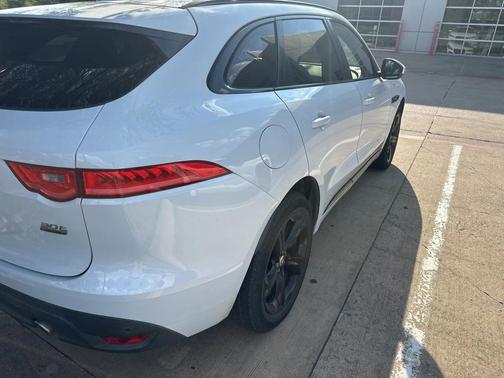 2018 Jaguar F-PACE 30t R-Sport