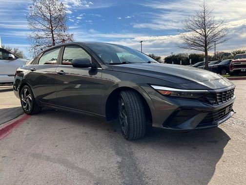 2025 Hyundai ELANTRA HEV Limited