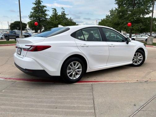 Ice Cap 2025 Toyota Camry LE