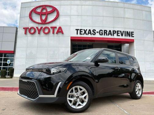 Fusion Black 2025 Kia Soul LX