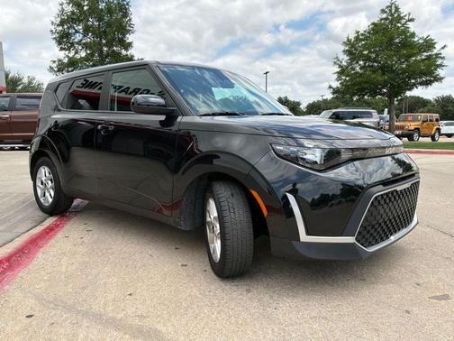 Fusion Black 2025 Kia Soul LX