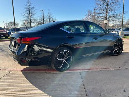 2025 Nissan Altima SR FWD