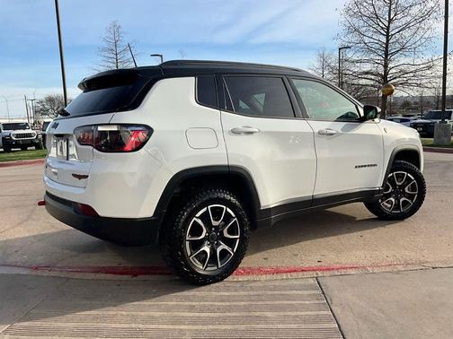 Bright White Clearcoat 2025 Jeep Compass Trailhawk