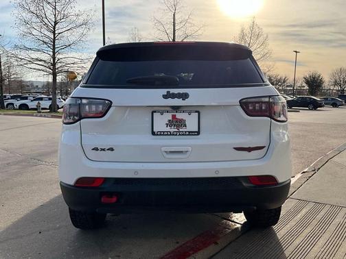 Bright White Clearcoat 2025 Jeep Compass Trailhawk