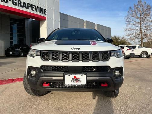 Bright White Clearcoat 2025 Jeep Compass Trailhawk