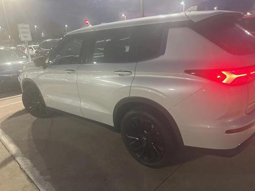 2022 Mitsubishi Outlander SE